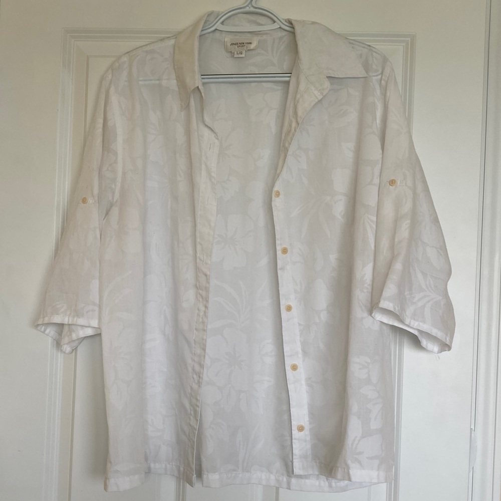 Jones New York women’s button up shirt size large